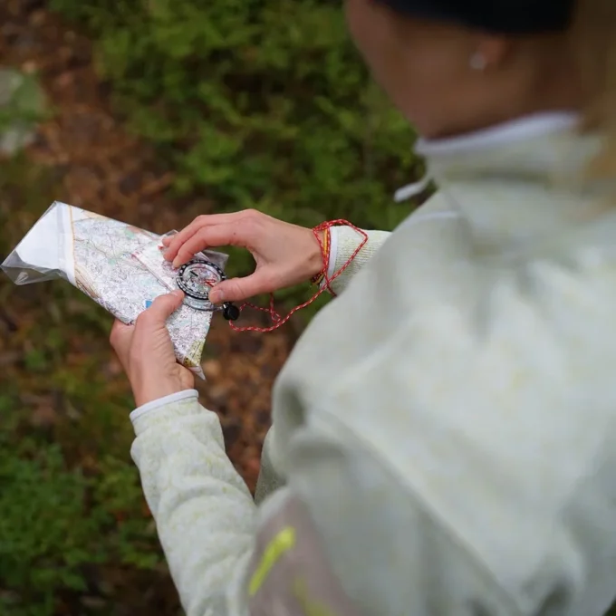 Brújula Suunto A-10 NH: brújula compacta y resistente