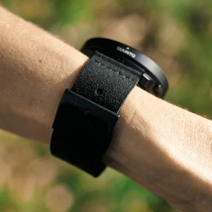 Correa de microfibra Suunto Urban 5 de 22 mm, All Black, talla M Correa de microfibra Suunto Urban 5 de 22 mm, All Black, talla M