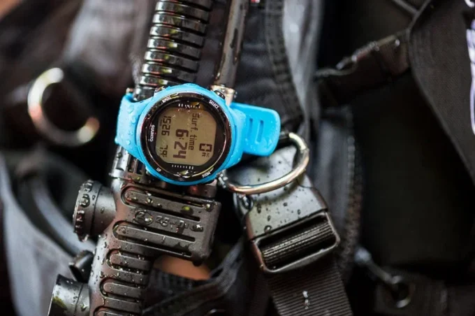 Ordenador de buceo Suunto D4i novo blue del tamaño de un reloj Ordenador de buceo Suunto D4i novo blue del tamaño de un reloj