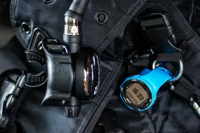 Ordenador de buceo Suunto D4i novo blue del tamaño de un reloj Ordenador de buceo Suunto D4i novo blue del tamaño de un reloj