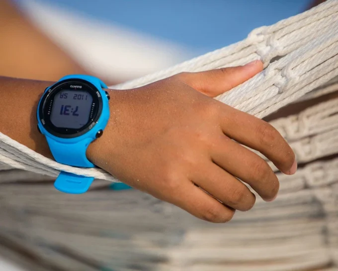 Ordenador de buceo Suunto D4i novo blue del tamaño de un reloj Ordenador de buceo Suunto D4i novo blue del tamaño de un reloj