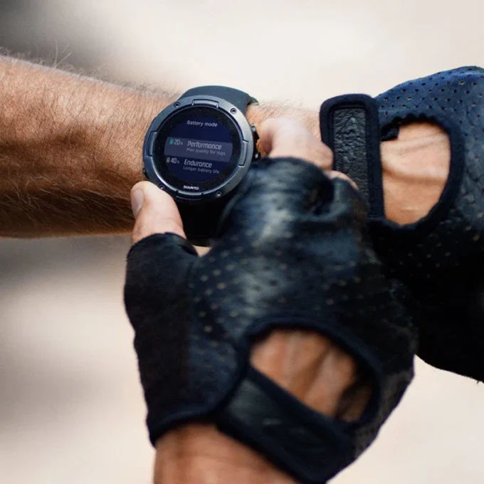 Suunto 5 All Black: reloj deportivo GPS compacto con gran autonomía de batería