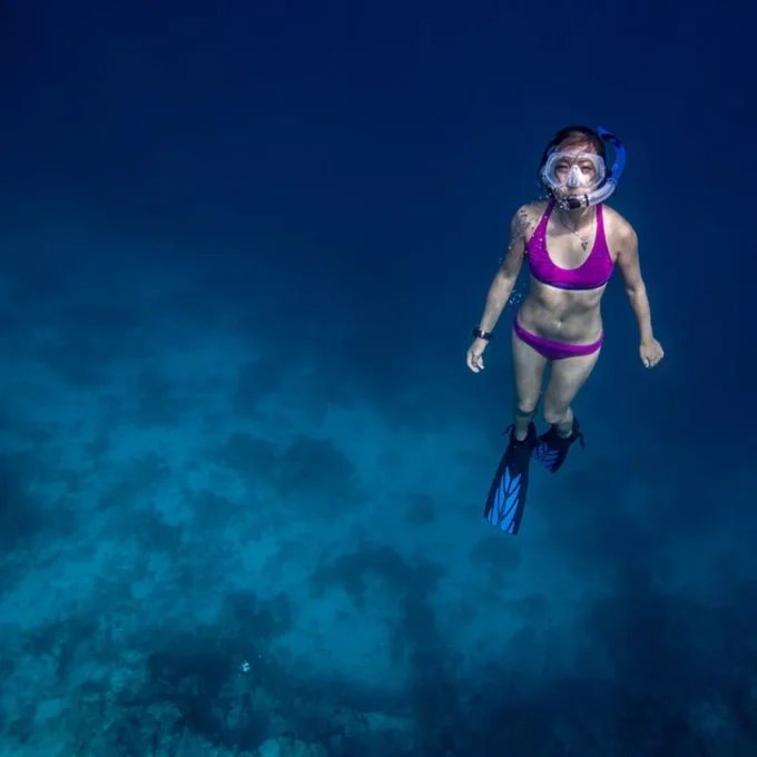 Suunto d4f negro: ordenador ligero específico para buceo libre
