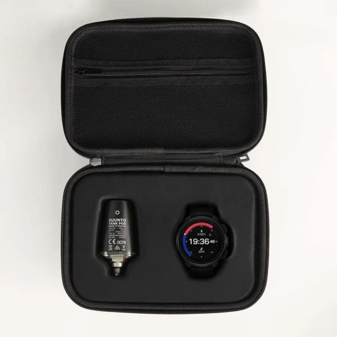 Suunto Ocean All Black y Suunto Tank Pod con estuche rígido Suunto Ocean All Black y Suunto Tank Pod con estuche rígido